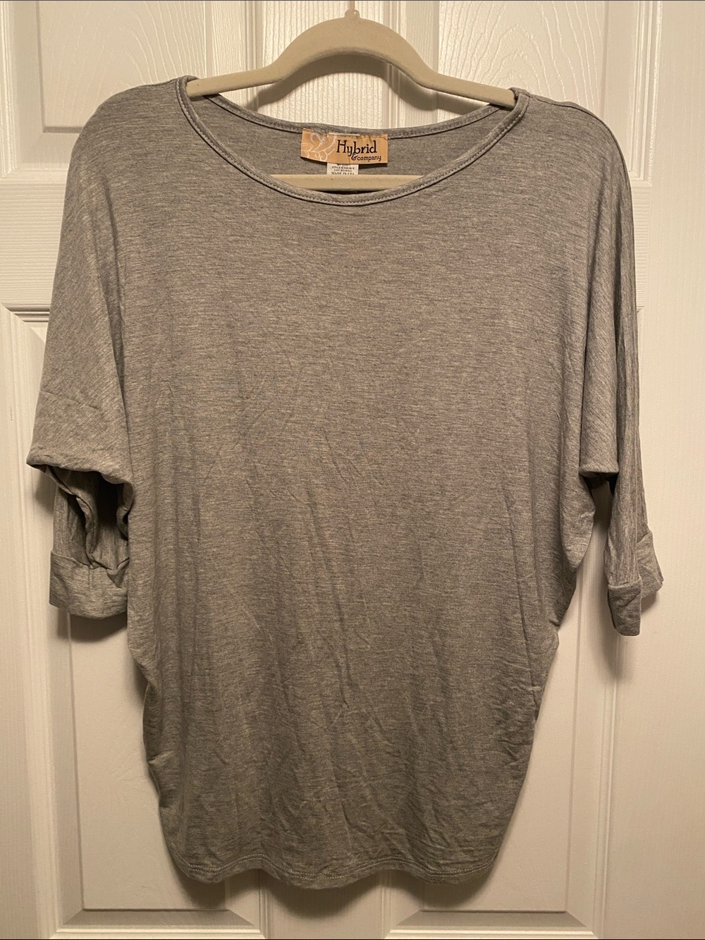 Hybrid & Company Gray Top with 3/4 Length Sleeves…size M